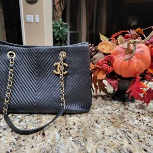CHANEL Chevron tote